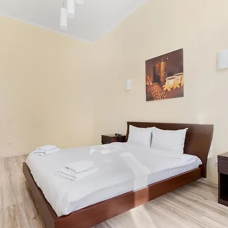 Leonrooms Aparthotel