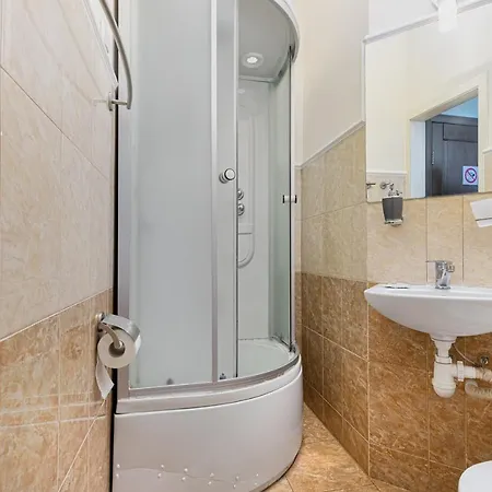 Leonrooms Apartahotel